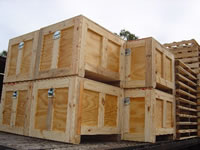Wooden crates with lids and handles